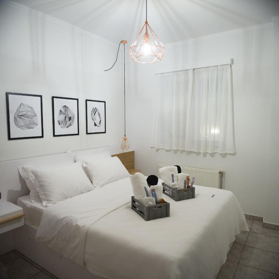 Chrisandro Apartments Атина Екстериор снимка
