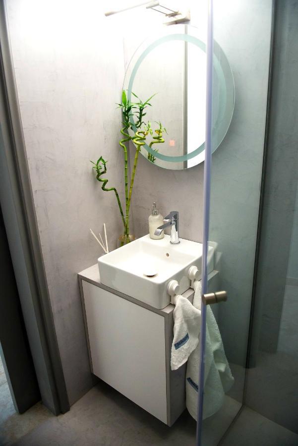 Chrisandro Apartments Атина Екстериор снимка