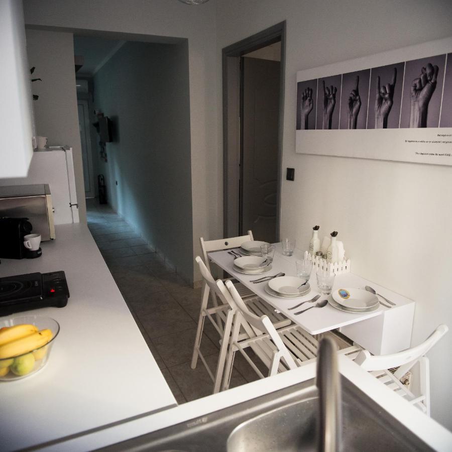 Chrisandro Apartments Атина Екстериор снимка